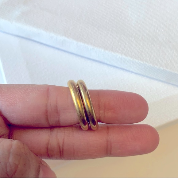 ◾️18k Gold Plated Matte Thick Circle Hoop Earrings - Picture 5 of 6